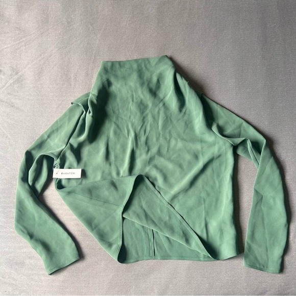 Aritzia Babaton Nylon Cowl Neck Green
Long Sleeve Top‎ Size 2XS New - Picture 3 of 14